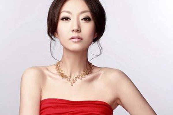 中国内地十大美女主持人 柳岩排名第二，第一名为战狼老婆
